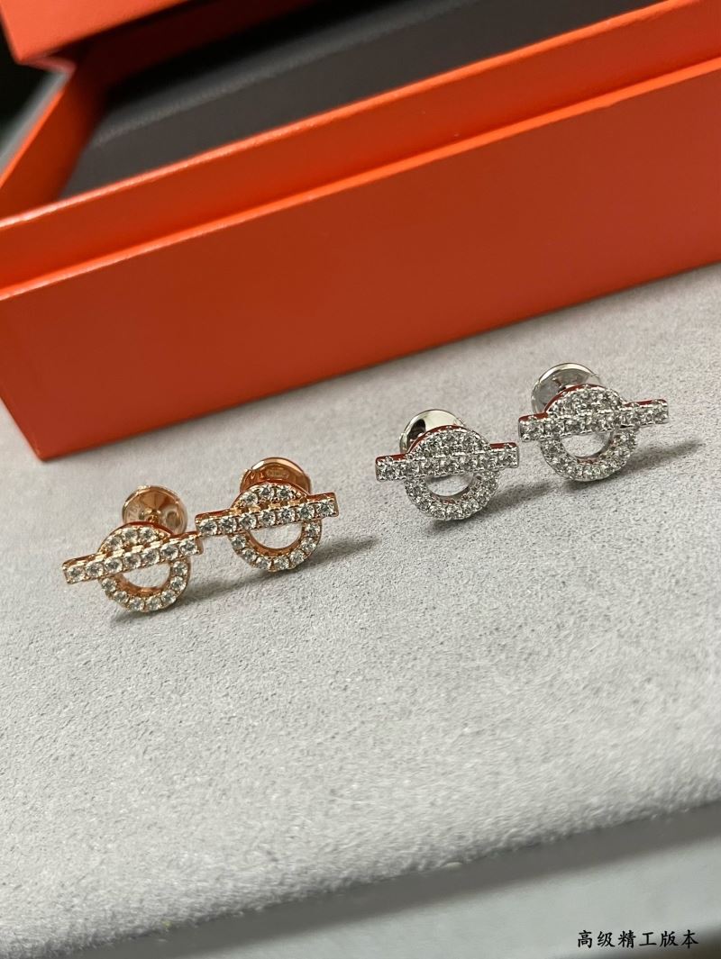 H**me5 earrings